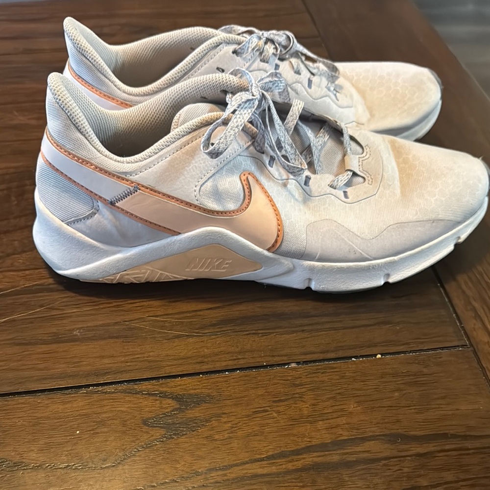 Nike White and Orange Sneakers Lightweight Design - Picture 2 of 4